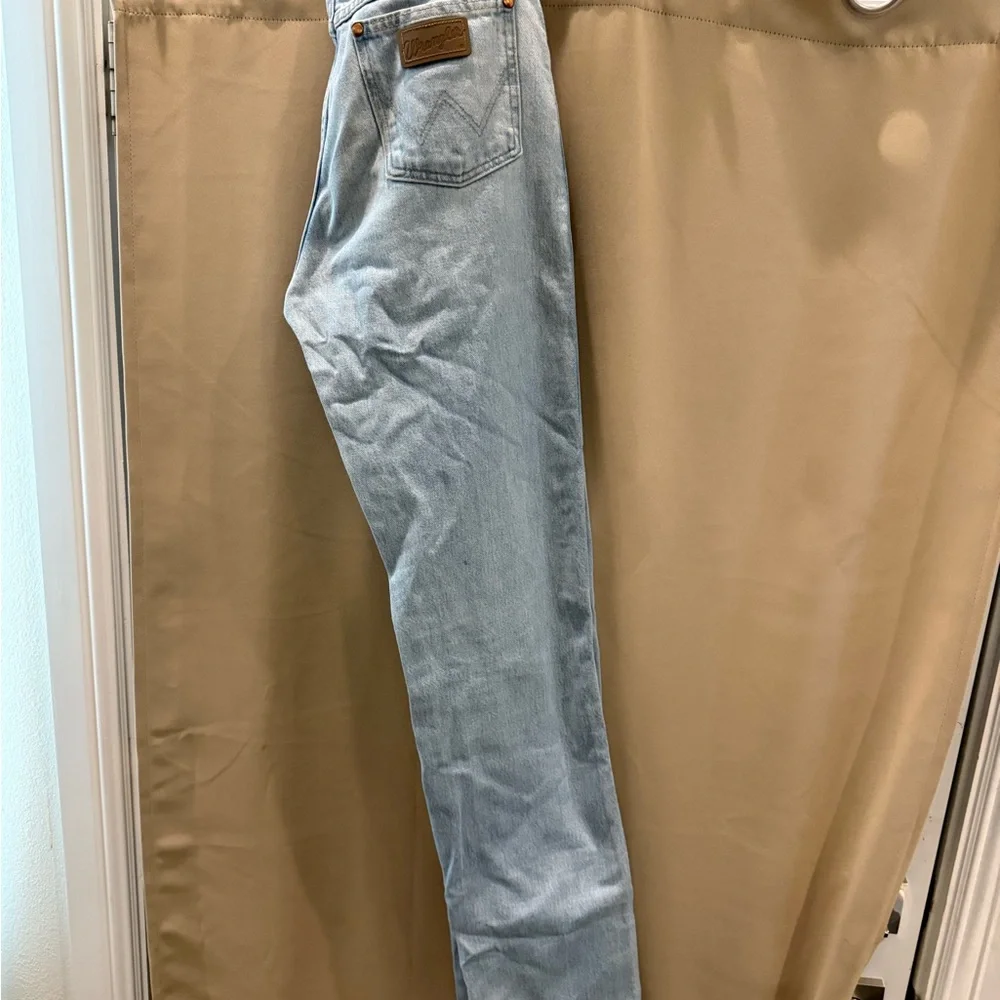Wrangler Light Blue Relaxed Fit Men's Jeans